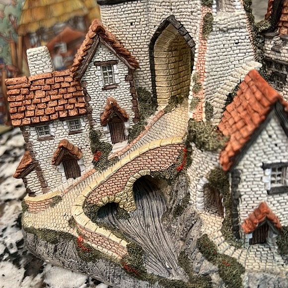 David Winter Cottages Castle Gate. SIGNED! - Picture 5 of 7